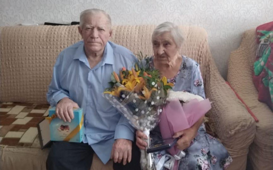 69 лет вместе: семейную пару из Быструхи наградили медалью 